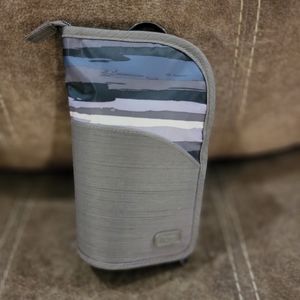 Lug Canoe Cometic Brush Holder in Painted Pearl